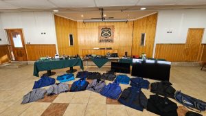 Detienen a adolescente vinculado a múltiples robos en Valdivia e incautan arma y millonario botín