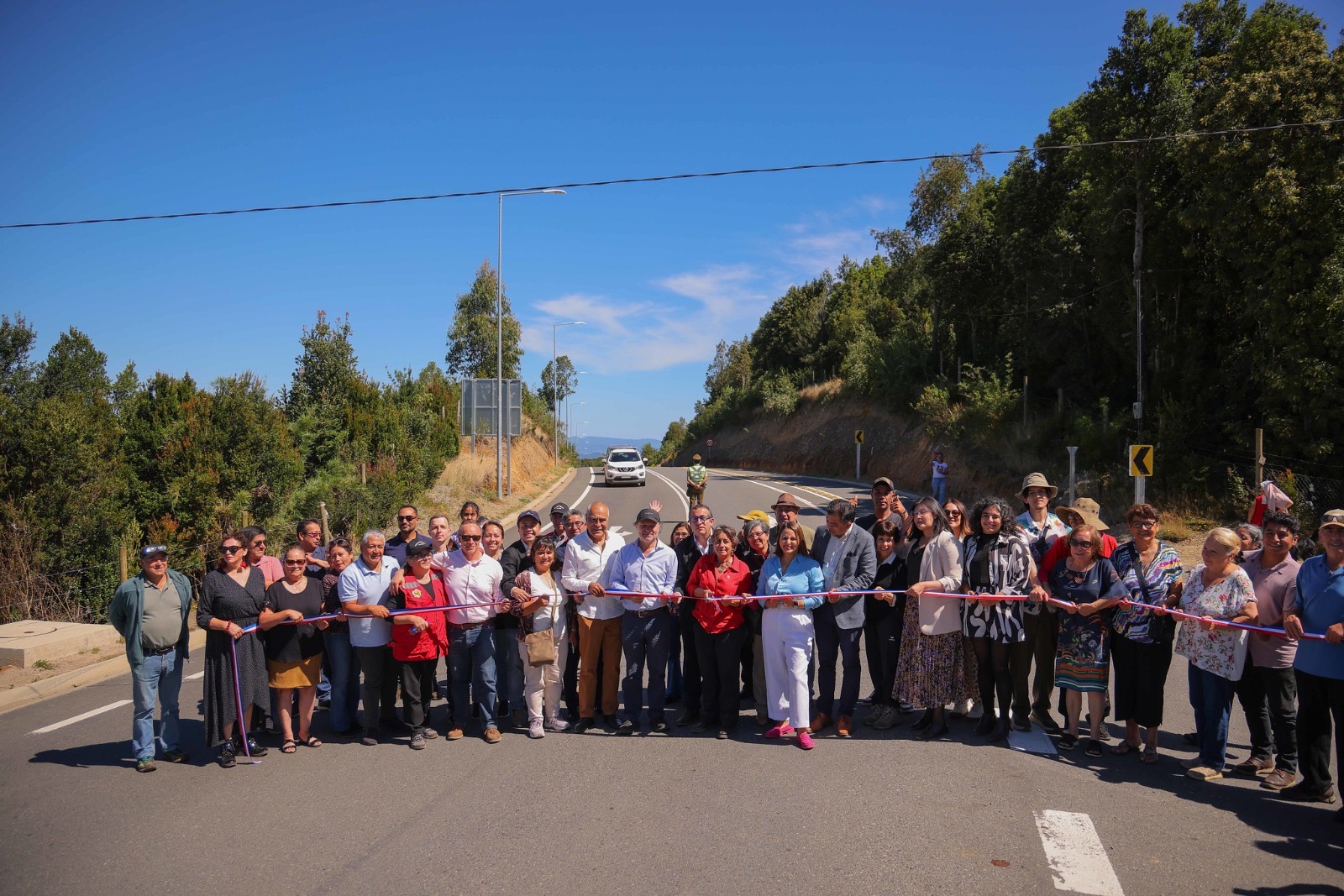 Inversión de $20 mil millones: Inauguran asfaltado de 18 km en ruta Torobayo-Curiñanco en Valdivia
