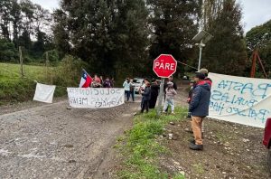 Vecinos protestan por balsa paralizada en San Javier mientras el Gobierno espera decreto de Transportes