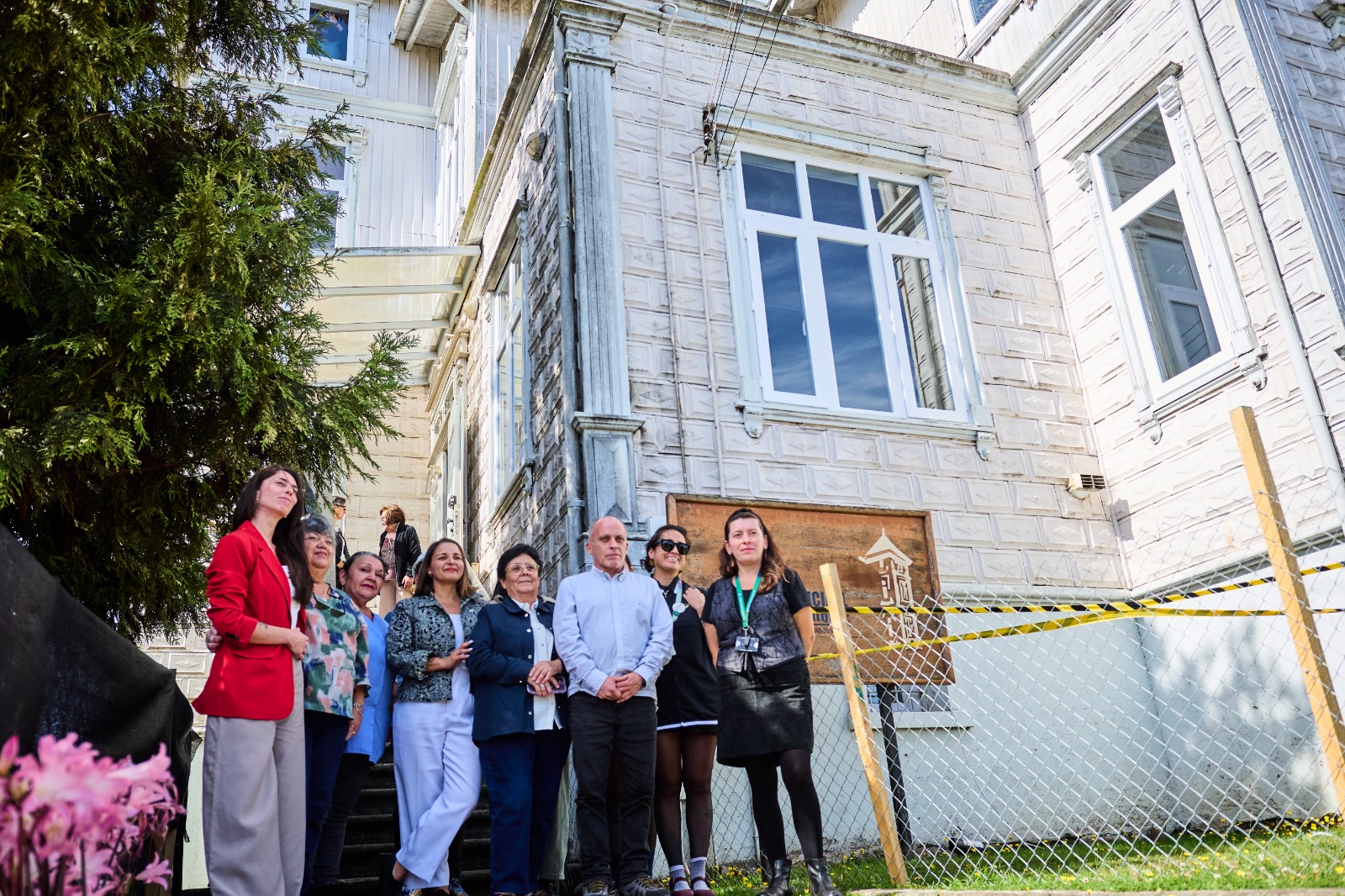 Biblioteca Municipal de Valdivia alcanza un 40% de avance en restauración de ventanales