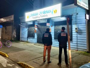 Investigan persecución con disparos en pleno centro de Valdivia que dejó un herido a bala