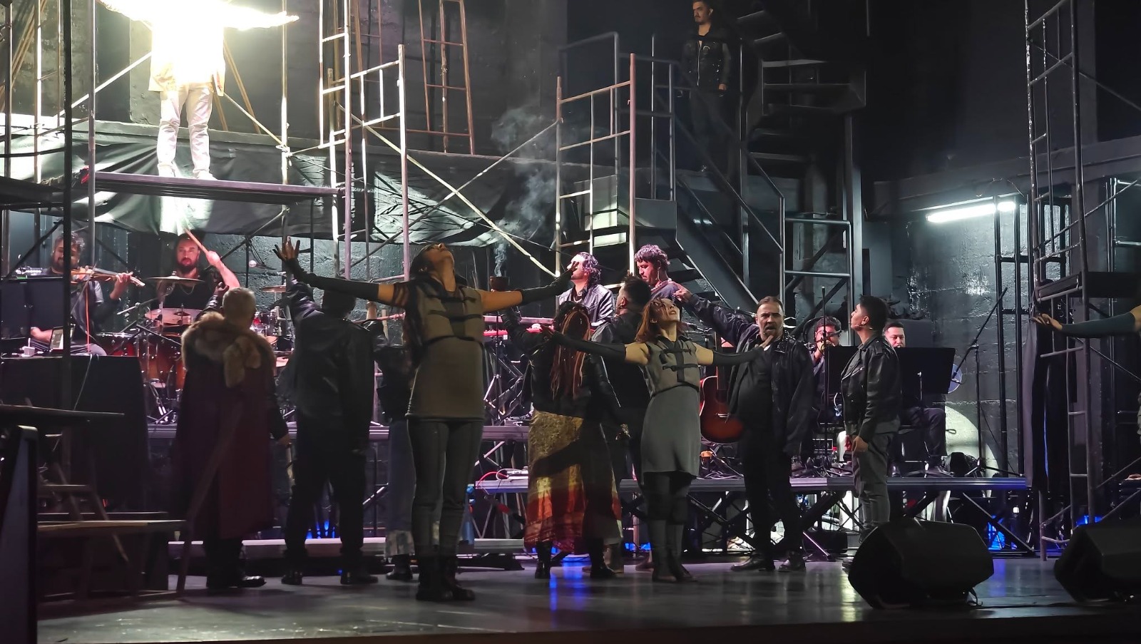 Ópera rock “Jesucristo Superstar” llega a Valdivia con circo y potente puesta escénica