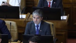 Diputado Sabat respalda decretos migratorios de Kast y defiende cierre de fronteras