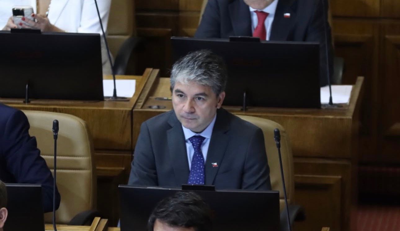 Diputado Sabat respalda decretos migratorios de Kast y defiende cierre de fronteras