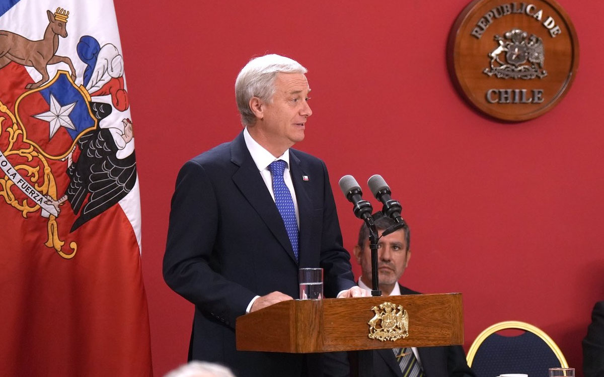 “Un equipo de Gobierno sin experiencia”: Parlamentarios de oposición arremeten contra Kast por encuesta Cadem