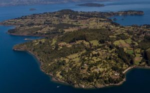 Familias de Isla Huapi reciben subsidios de habitabilidad rural para mejorar precarias condiciones de vivienda