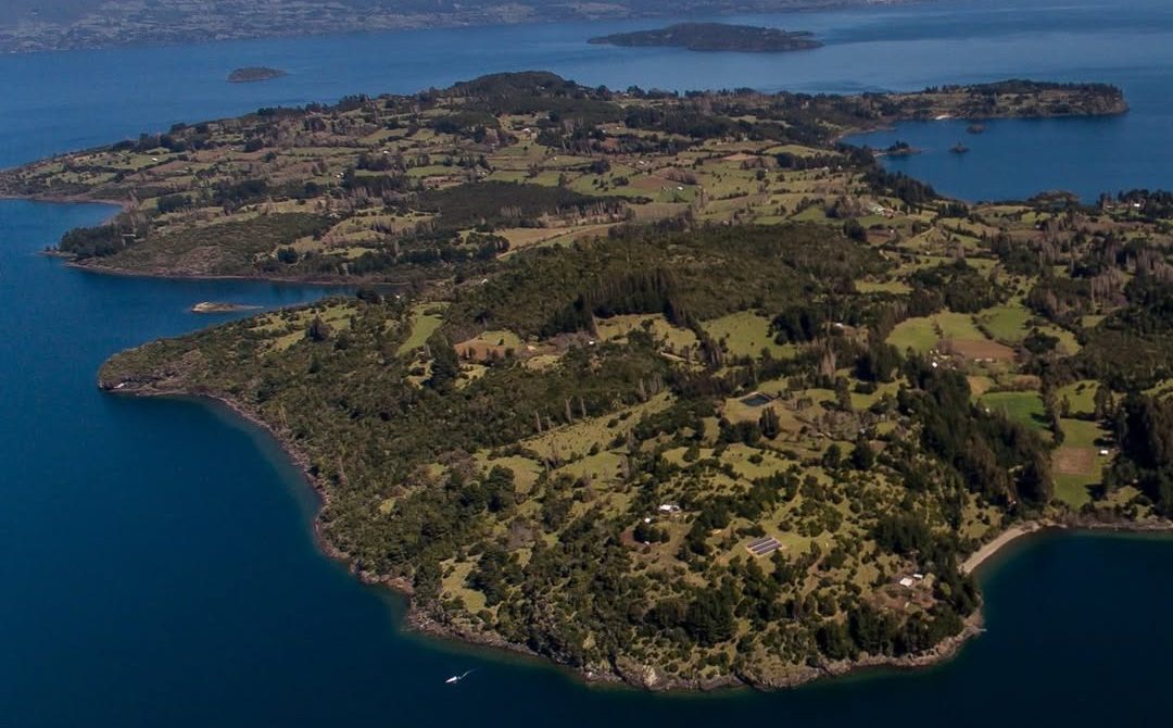 Familias de Isla Huapi reciben subsidios de habitabilidad rural para mejorar precarias condiciones de vivienda