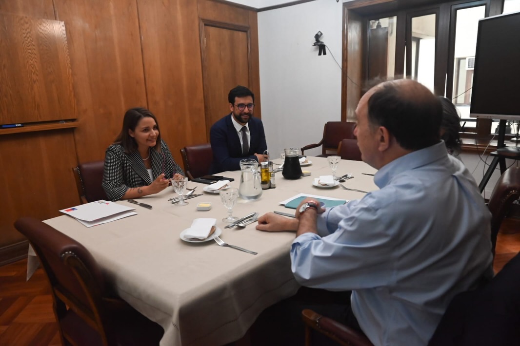 Frente Amplio en Los Ríos presiona al Minvu para agilizar gestión de suelos y acelerar viviendas en Valdivia