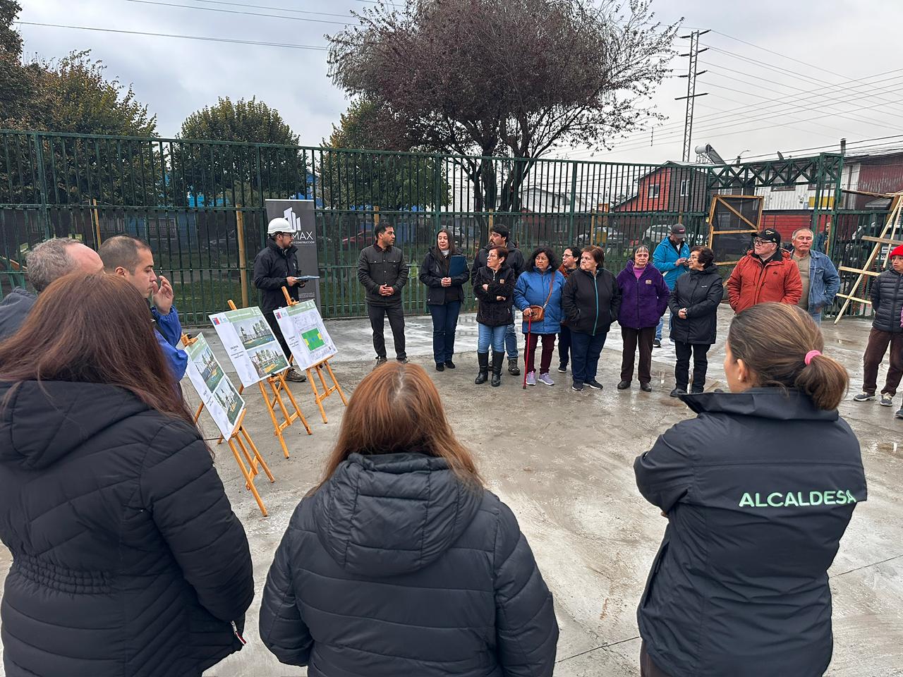 Recuperación de multicancha en Población Valparaíso alcanza un 50% de avance tras años de inseguridad