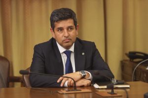 "No juzguen el libro por su portada": Diputado Valenzuela cuestiona rechazo de la izquierda a Ley de Reconstrucción