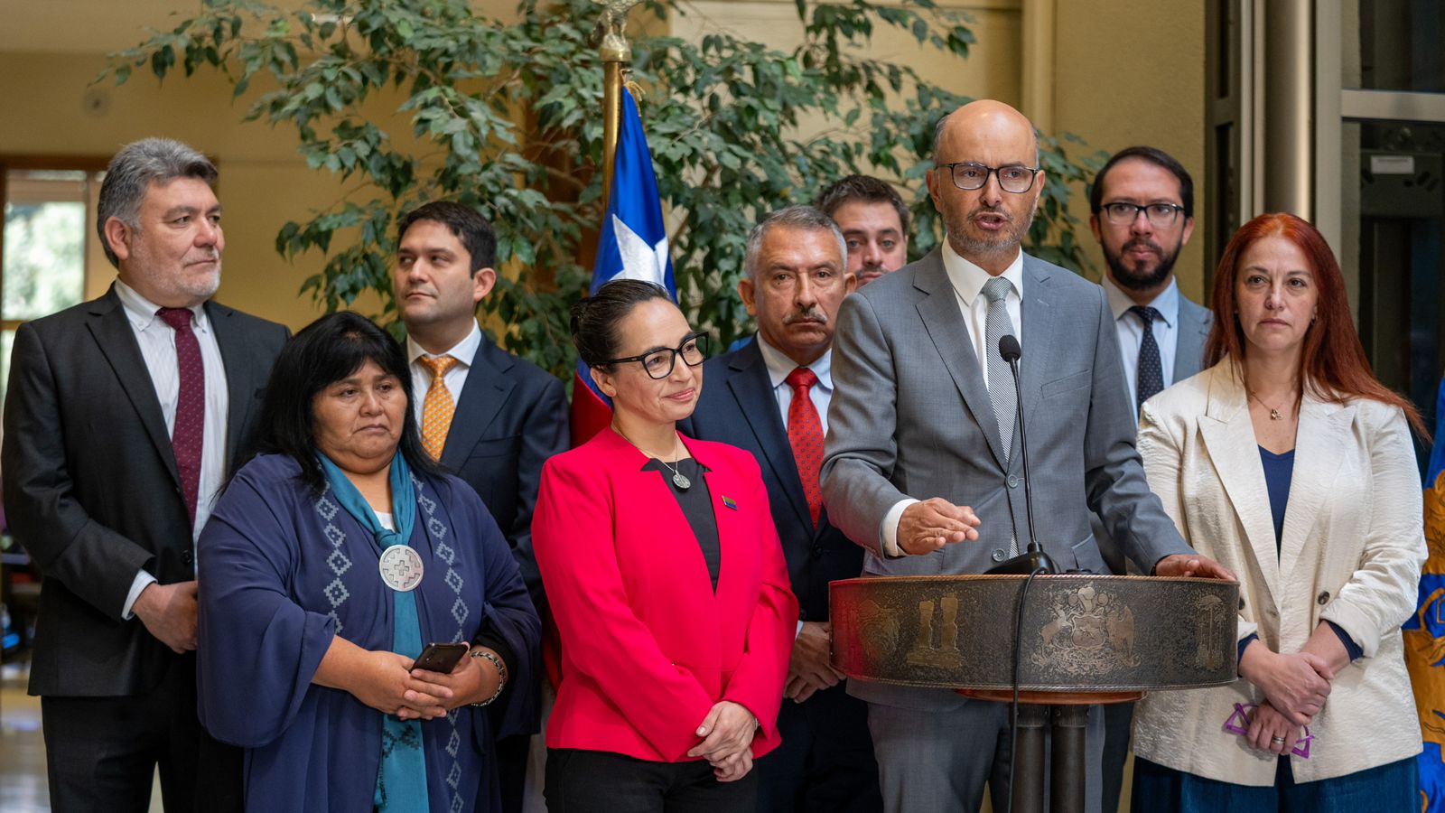 “Calefaccionarse no es un lujo”: Diputado Ilabaca exige subsidio a la leña para familias del sur del país