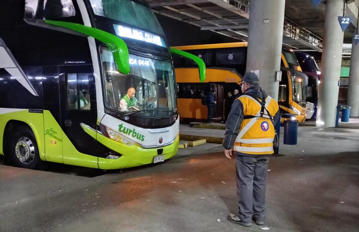 Más de 800 controles vehiculares y 151 infracciones deja fiscalización de fin de semana largo en Los Ríos
