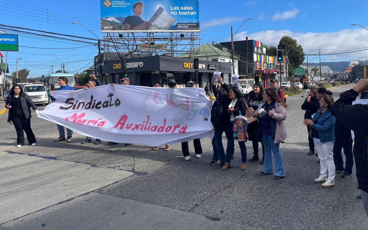 Trabajadores inician huelga en Colegio María Auxiliadora de Valdivia por falta de acuerdo en mejoras laborales 