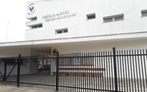 Evacúan Instituto Alemán de Valdivia por amenaza de tiroteo y suspenden clases por dos días