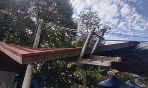 Techo de la plaza de Paillaco colapsó y debió restringirse el tránsito peatonal