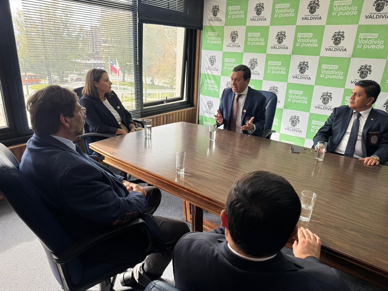 Municipio de Valdivia potencia estrategia de seguridad tras reuniones con altos mandos policiales