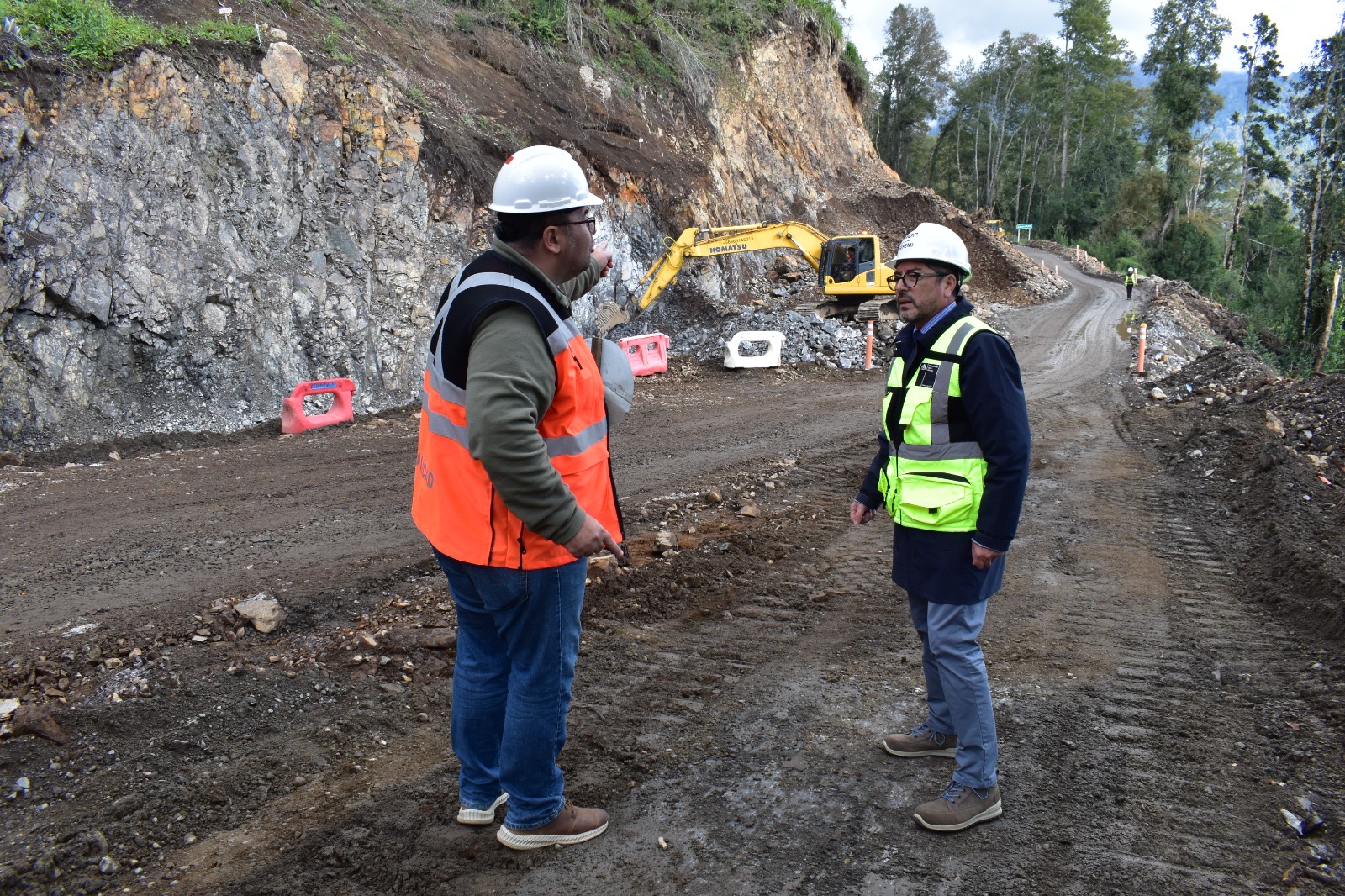 Anuncian inversión superior a $23 mil millones para mantención de rutas en Los Ríos