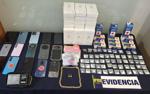 Detienen a tres personas acusadas de lanzar droga y celulares a la cárcel de Valdivia