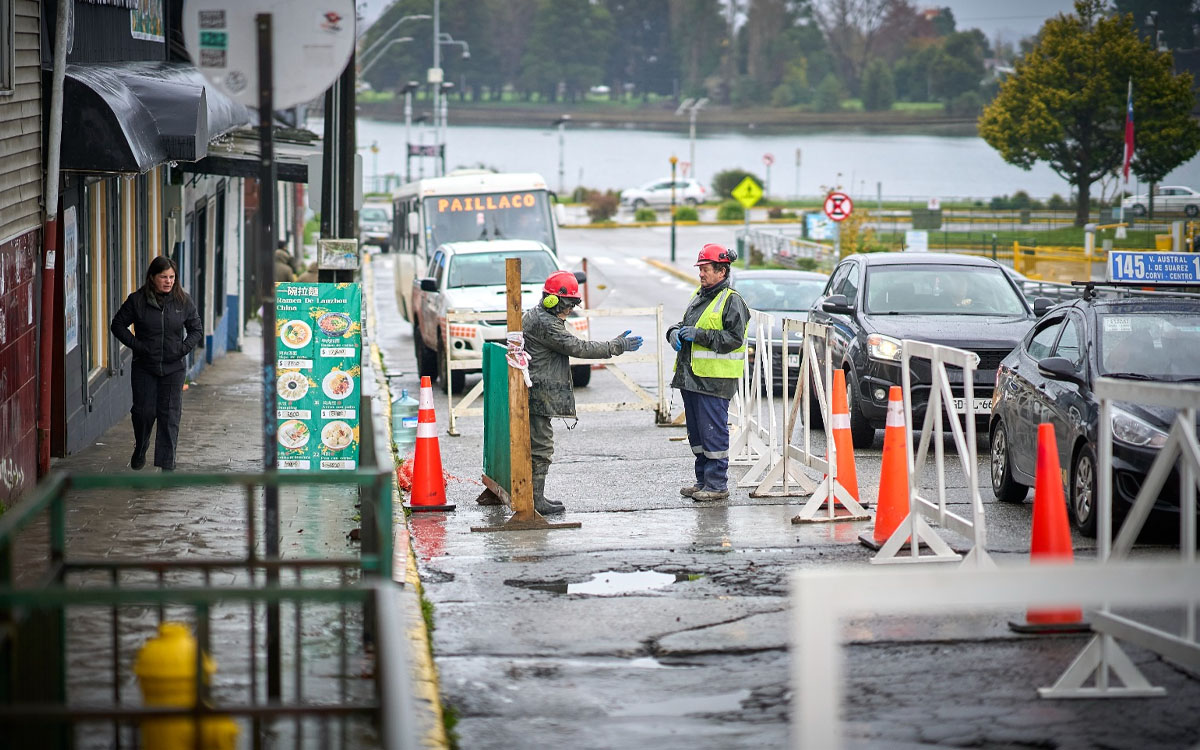 Valdivia: Municipio interviene calle clave junto al terminal y acelera obras en Collico