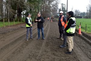 Invierten $400 millones en mejoras de caminos en las provincias de Valdivia y Ranco