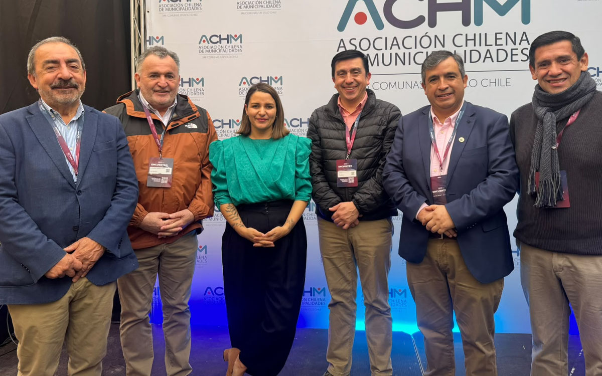 Alcaldes de Los Ríos emplazan al Gobierno por recortes y exigen fortalecer financiamiento municipal