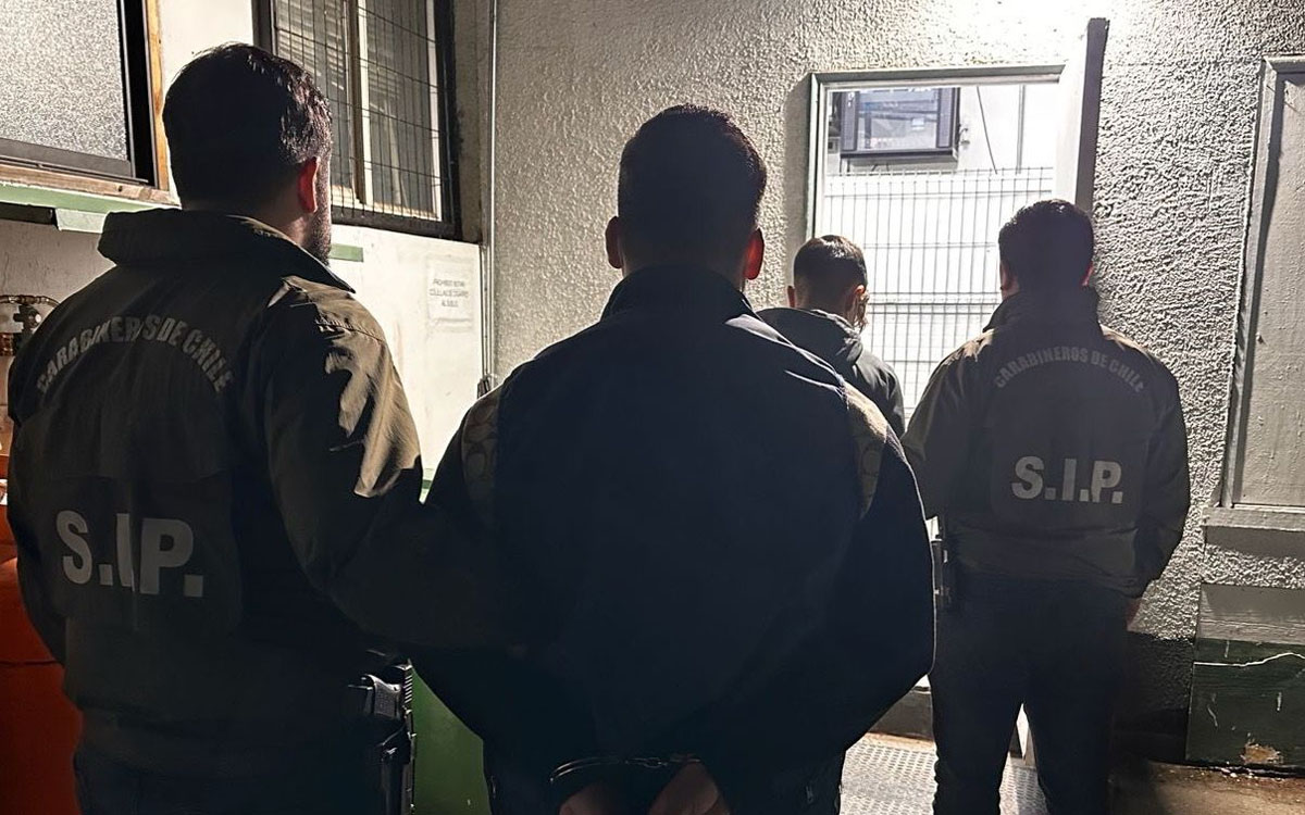 Tres adolescentes detenidos por violento robo a conductor de aplicación en Valdivia