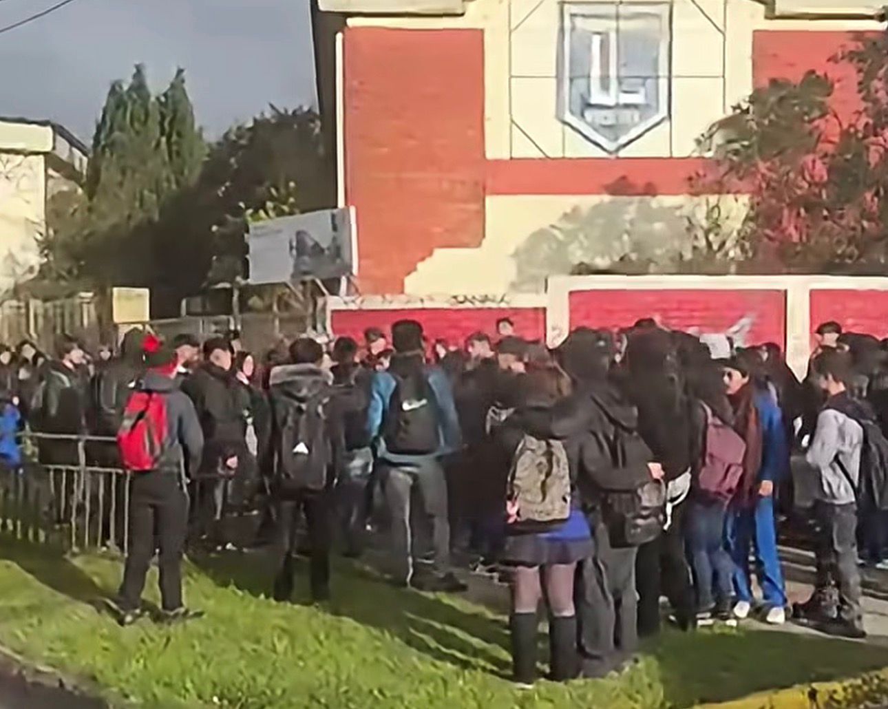 Refuerzan medidas de convivencia tras riña que afectó a estudiante del Liceo Técnico de Valdivia
