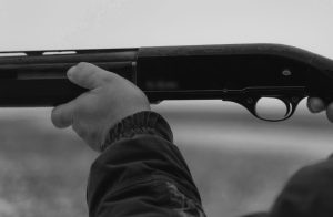 Hombre fue baleado con una escopeta en Río Bueno: Quedó grave con múltiples lesiones rostro y torso