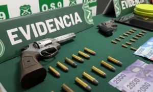 Detienen a dos personas por homicidio frustrado en Valdivia: Incautan armas, drogas y municiones