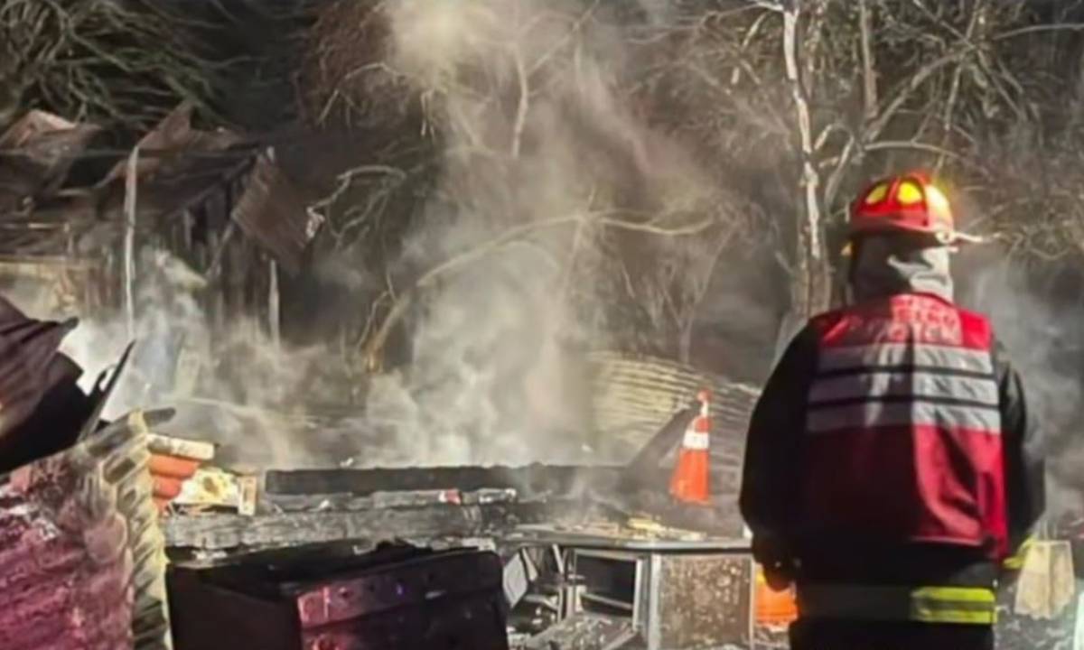 Investigan incendio que dejó tres personas fallecidas en sector rural de Río Bueno