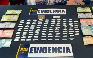 Desbaratan dos puntos de venta de droga y detiene a tres personas en sector Regional de Valdivia