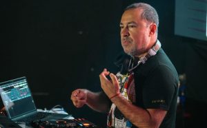 Dj “Chico Pérez” llega a Valdivia con “La Fiesta 80’s 90’s de Chile”