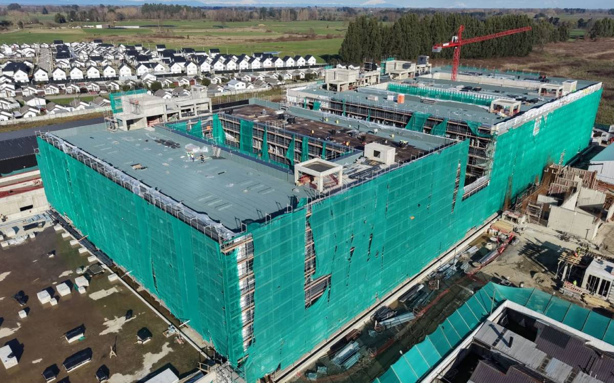 Hospitales de Los Lagos y Río Bueno superan el 60% de avance y La Unión inicia obras