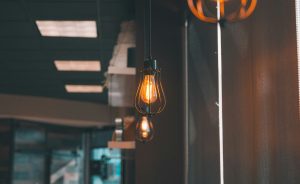 Benefician a empresas de Los Ríos con la eliminación del horario punta de la electricidad en septiembre