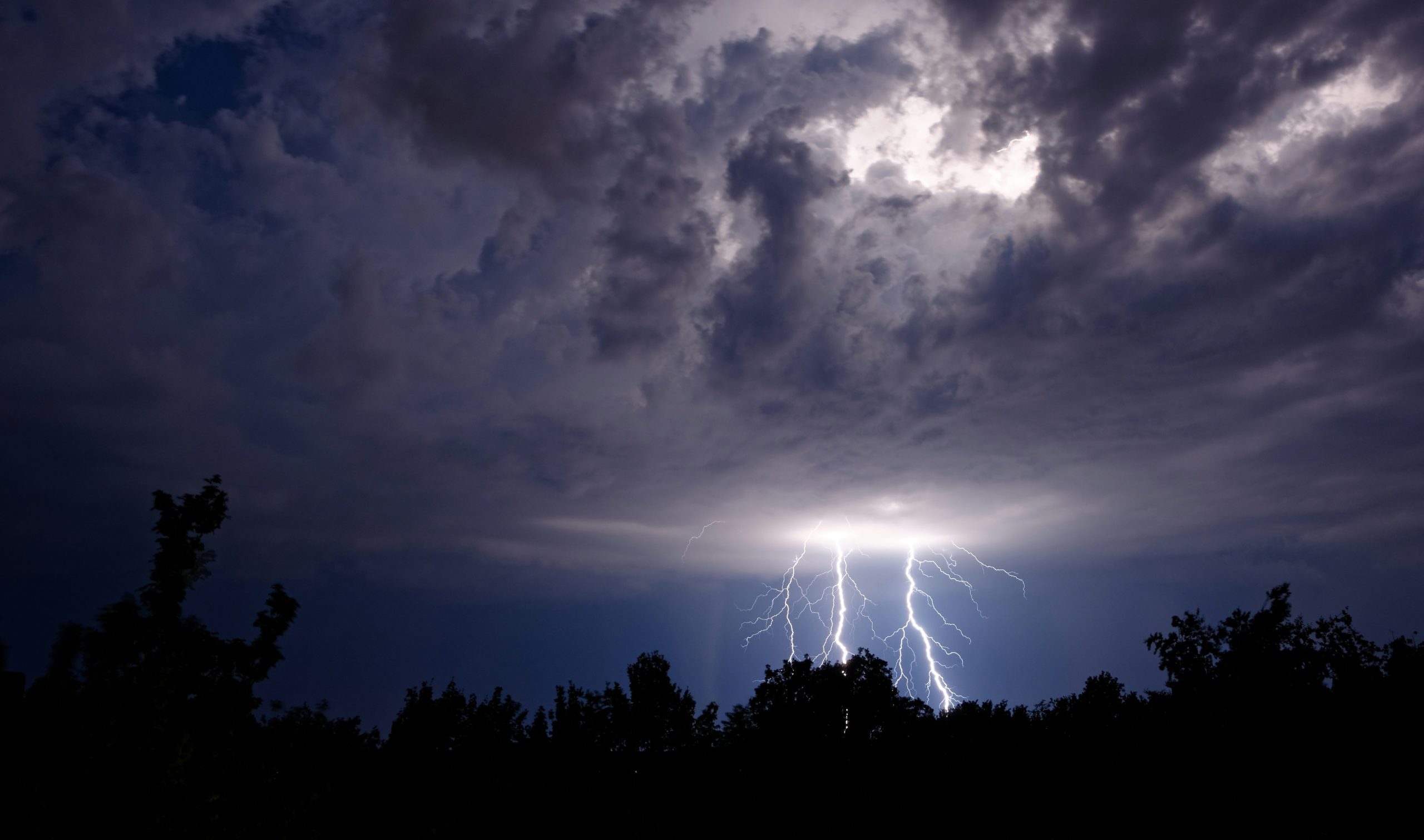 Pronostican nueva jornada de probables tormentas eléctricas en la Región de Los Ríos