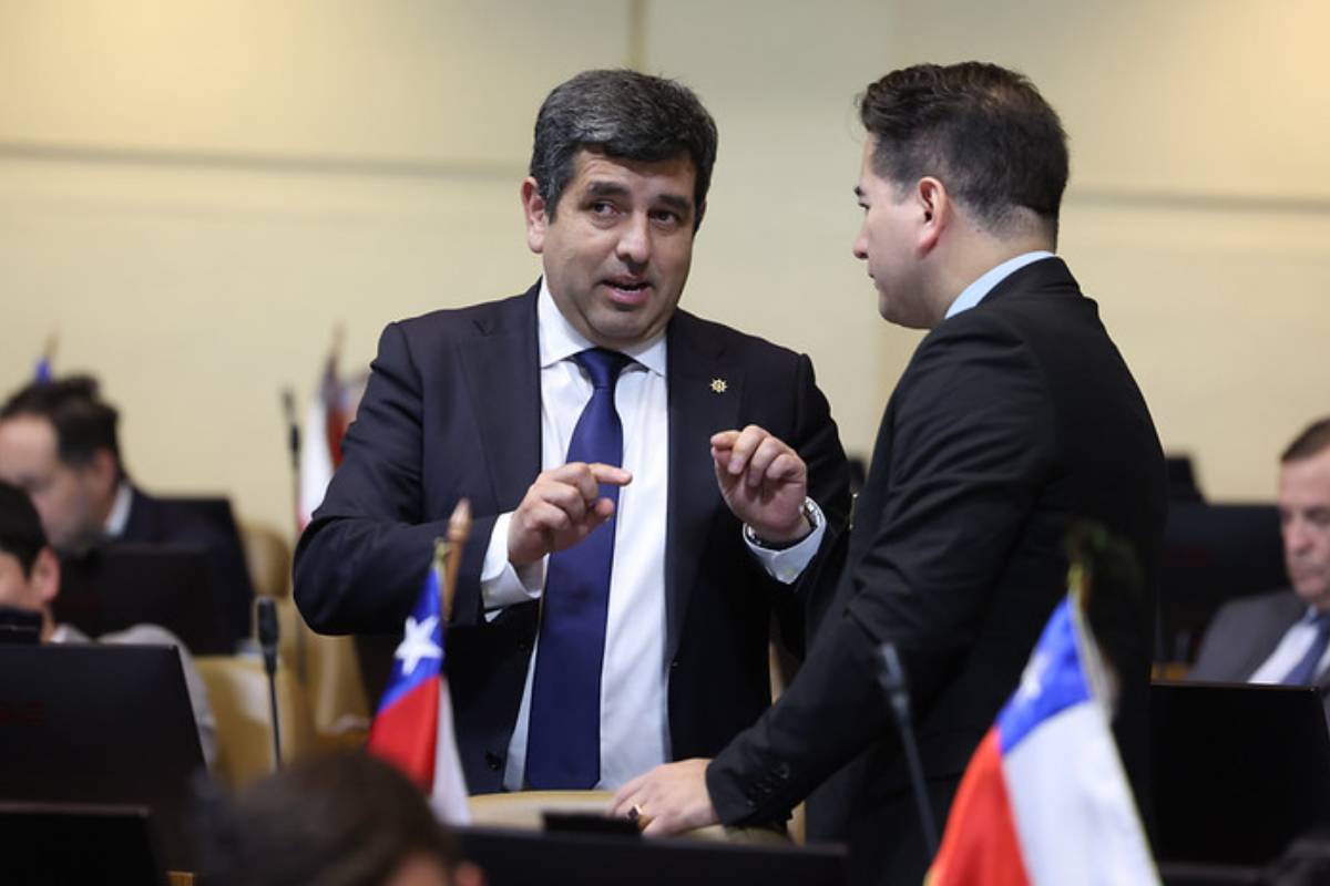 Diputado Valenzuela descarta acusación contra Rabat, pero exige su renuncia por responsabilidad política