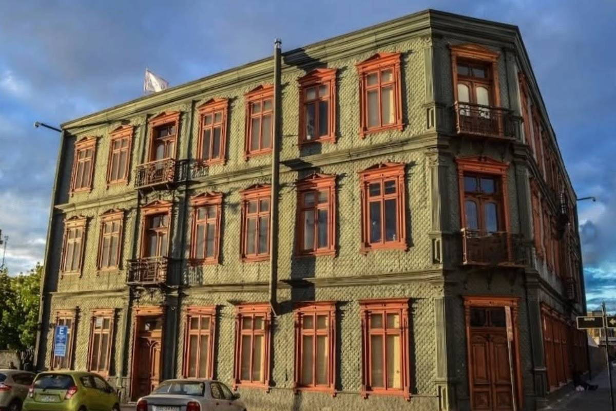 Piden terminar comodato del exhotel Schuster al CECs por funcionamiento de la USS Valdivia