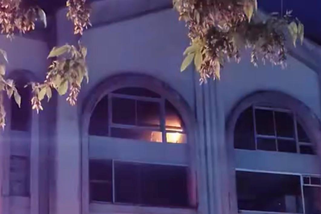 Falla en motor eléctrico provocó principio de incendio en Mercado Municipal de Valdivia