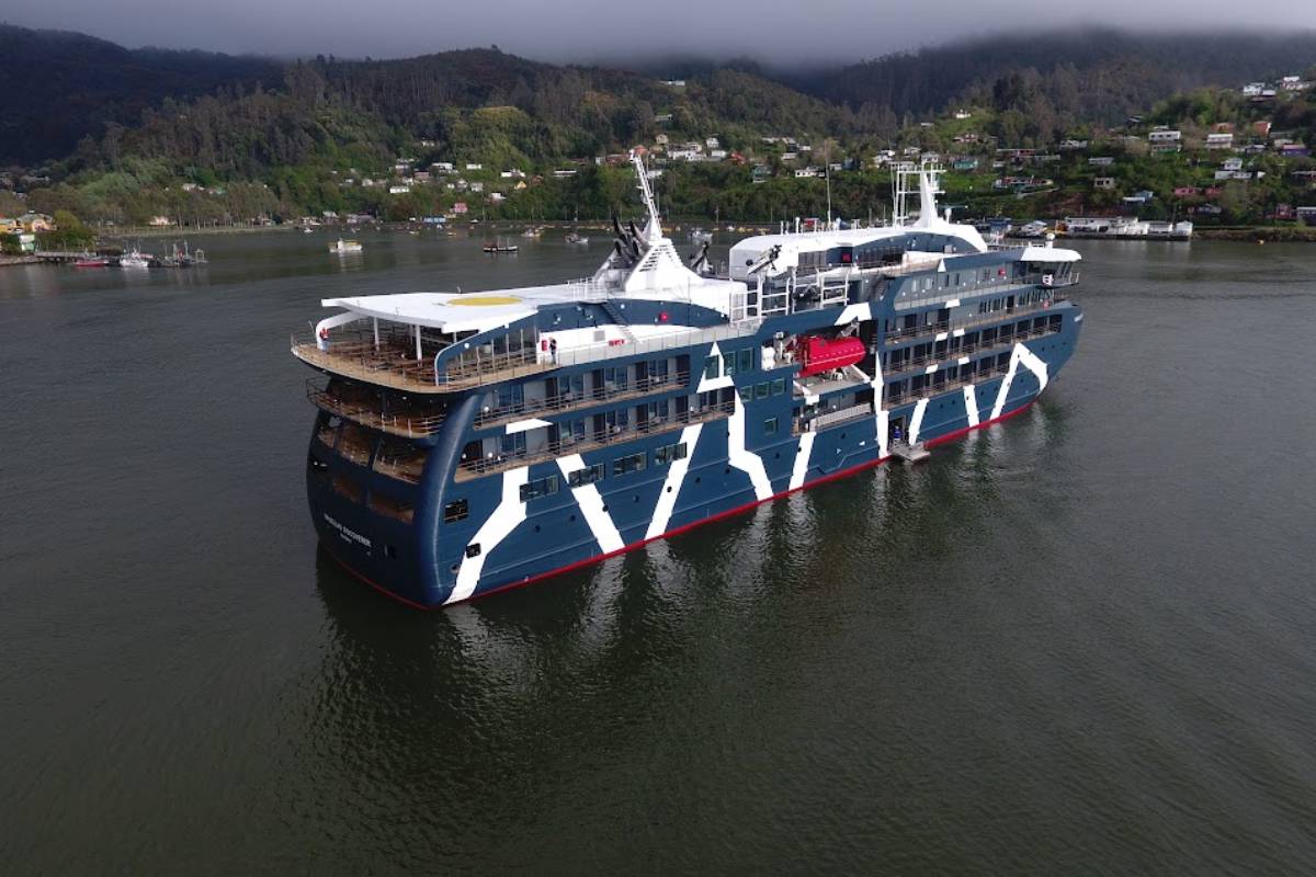 Valdivia despidió al Magellan Discoverer: el primer crucero híbrido-eléctrico del país zarpó a Punta Arenas