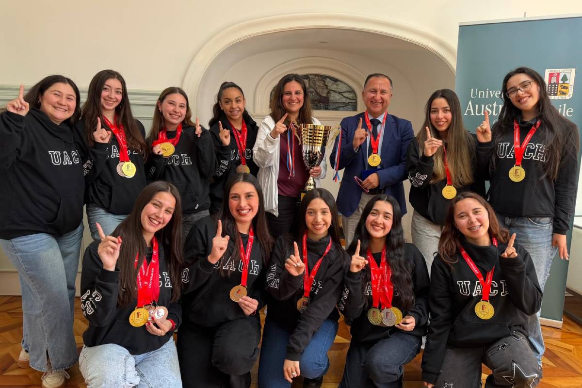 Oro histórico para "Las Pingüinas": UACh reconoce a su selección de gimnasia rítmica tras coronarse campeona nacional